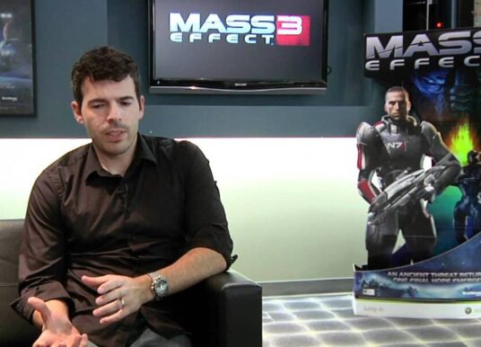 Casey Hudson homenageia BioWare após encerramento do estúdio e destaca legado de Mass Effect